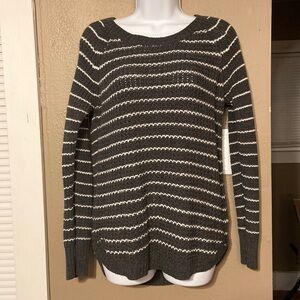 𝅺women’s Pinque striped crew neck crochet detailed sweater